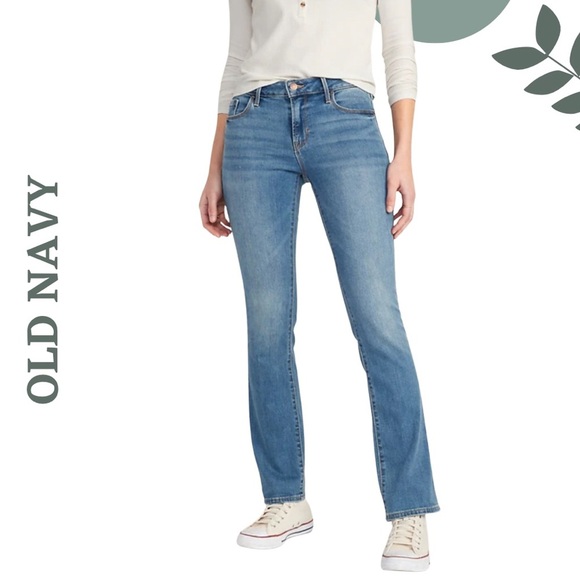 🛍️3/$40 Old Navy Kicker Bootcut Mid-Rise Jeans – Blue Denim Size 8 - Picture 1 of 9